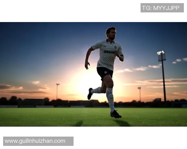 球星风采与足球瞬间的完美结合 展现绿茵场上的英雄气概